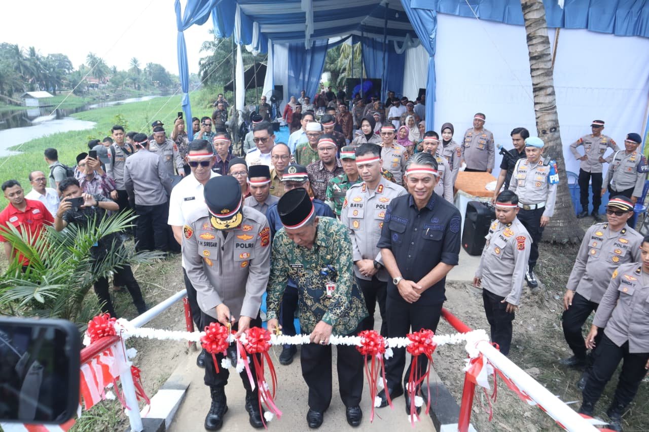 Presiden RI Disambut Kapolda Jambi dan Jajaran Secara Virtual Saat Resmikan Jembatan Presisi di Kumpeh